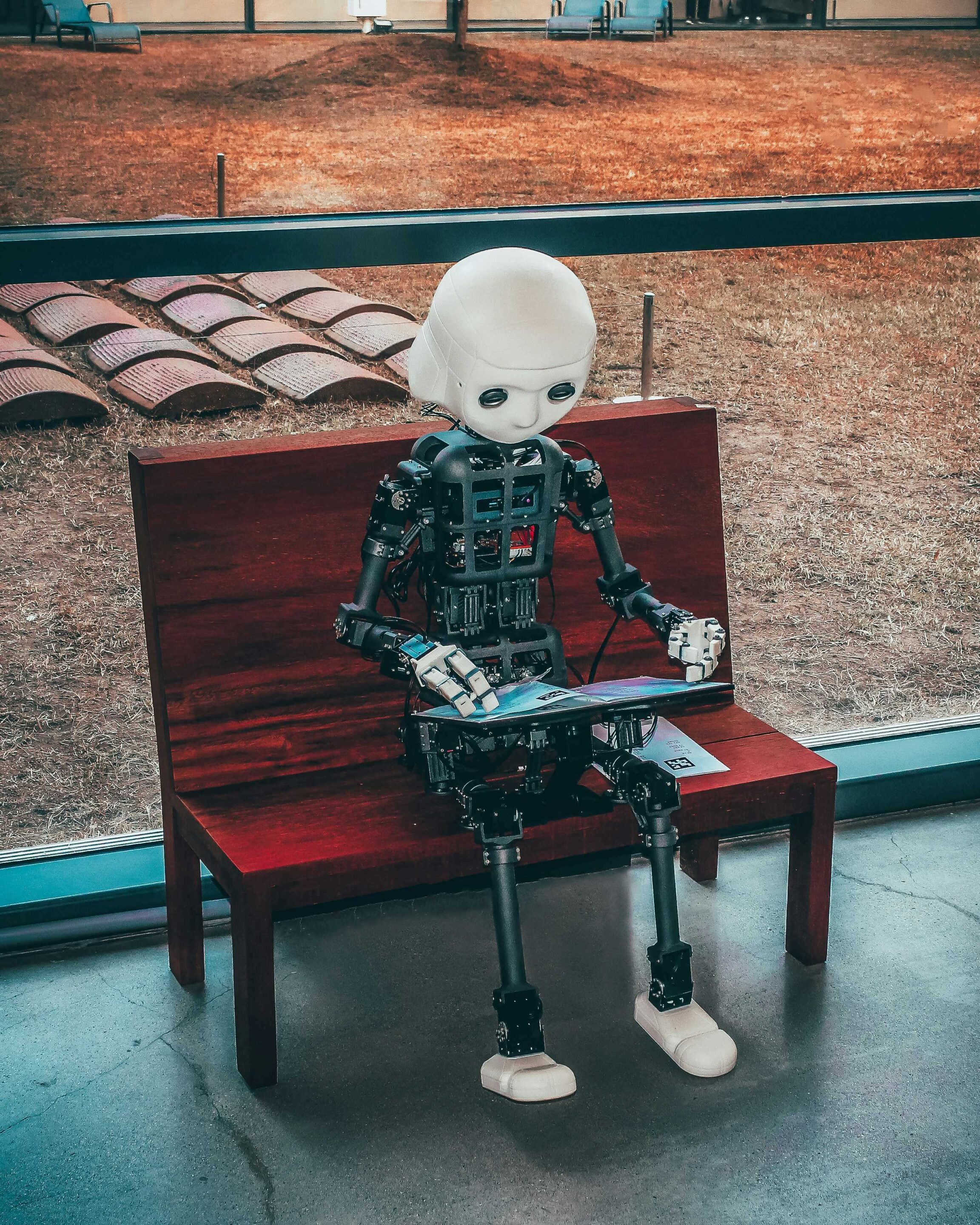 AI prompt generation interface for blogging, showing a screen with blog topic ideas, content outlines, and keyword suggestions.